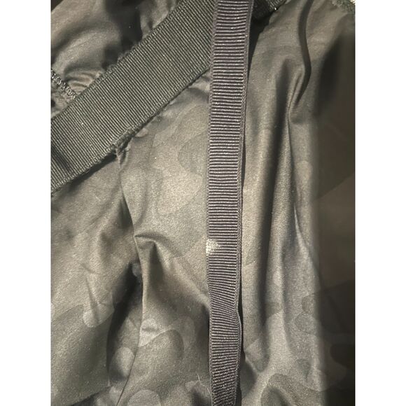 Lululemon Spring Fling Puffy Vest Lotus Camo Black Women's 6 - Picture 8 of 8
